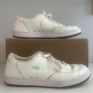 Women’s Nike Court Vintage Premium
